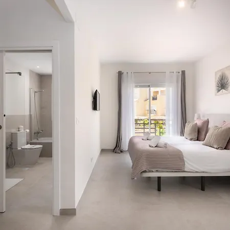 Luxury Townhouse Walking To The Hébergement de vacances Estepona